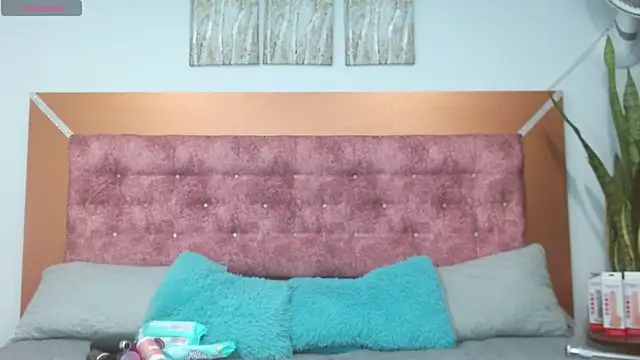 vennuss 89 online show from February 4, 11:38 pm