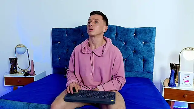 Andrewfalcon online show from February 4, 3:36 pm