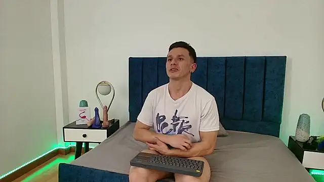 Andrewfalcon online show from March 12, 10:17 pm