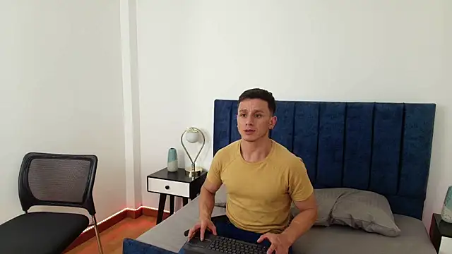 Andrewfalcon online show from March 13, 7:06 pm