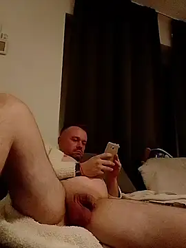 Snapshot of mikaaaaase chatting on October 27, 12:58 am mikaaaaase online show from October 27, 12:58 am