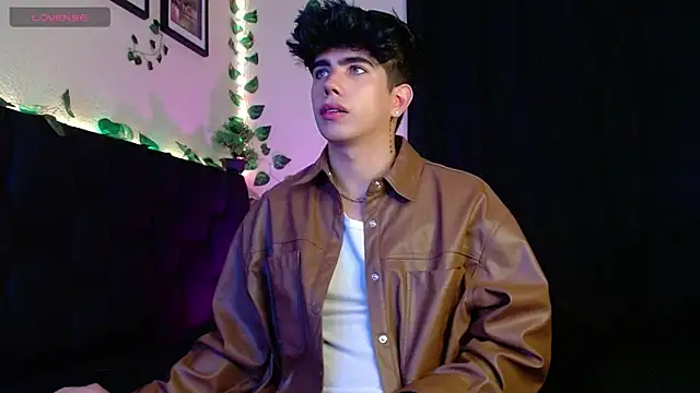 LyleBennett  online show from January 27, 11:11 am