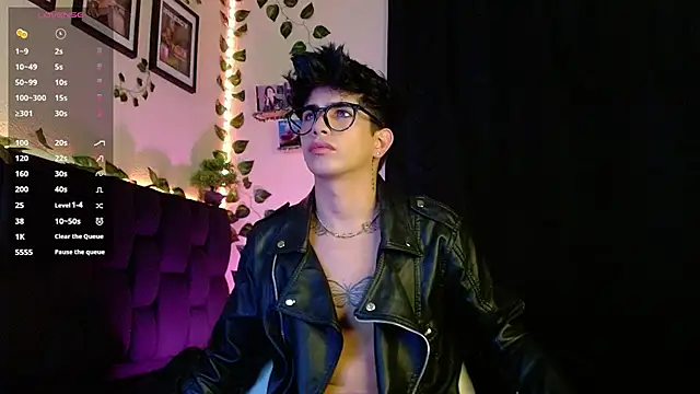 LyleBennett  online show from February 1, 9:54 am