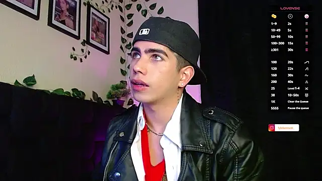 LyleBennett  online show from February 14, 1:29 pm