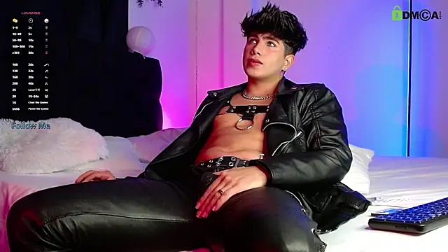 LyleBennett  online show from October 21, 10:27 am