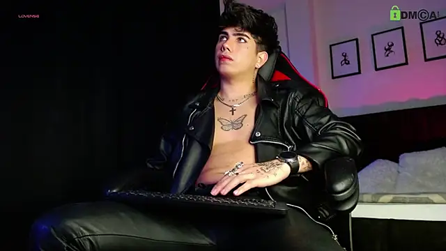 LyleBennett  online show from March 7, 11:51 am