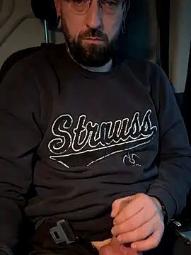 Snapshot of _Haptic_ chatting on December 5, 6:44 am Haptic online show from December 5, 6:44 am