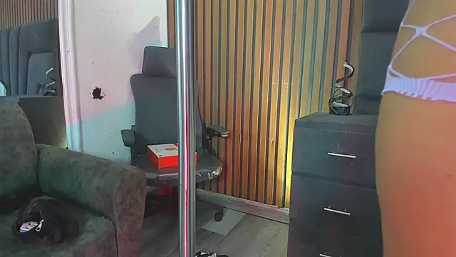 AlliceRosero online show from April 24, 5:43 am