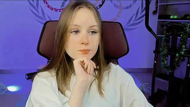 VivienLeeigh online show from December 31, 8:15 am