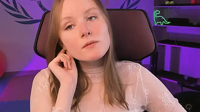 VivienLeeigh online show from February 6, 7:18 pm