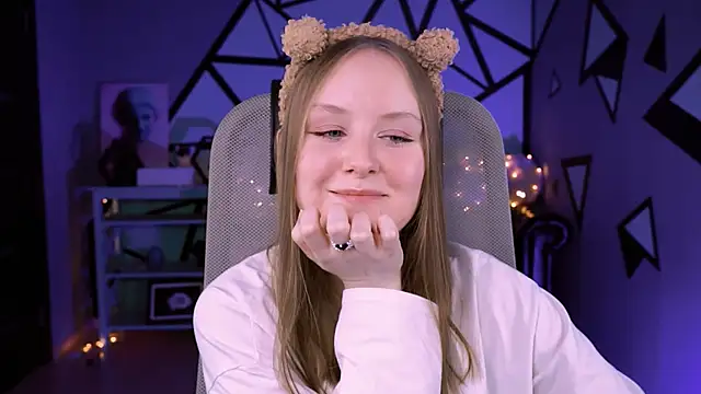 VivienLeeigh online show from February 13, 1:15 pm