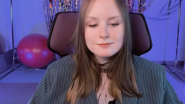 VivienLeeigh online show from February 16, 12:10 pm