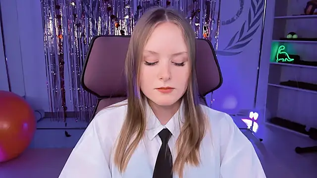 VivienLeeigh online show from March 9, 6:21 pm