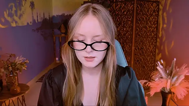 VivienLeeigh online show from September 24, 3:04 pm