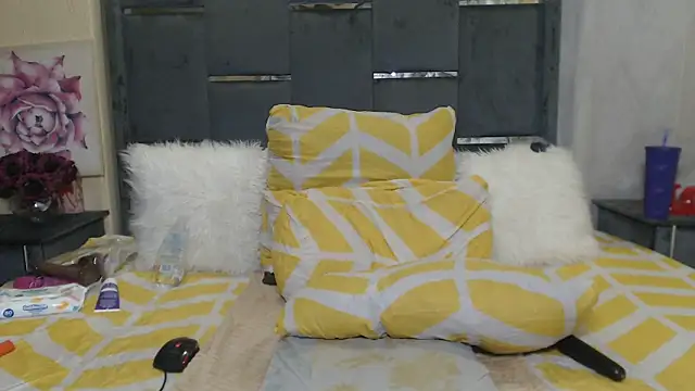 Snapshot of LaCaramellaChocolatia chatting on February 12, 10:37 pm LaCaramellaChocolatia online show from February 12, 10:37 pm