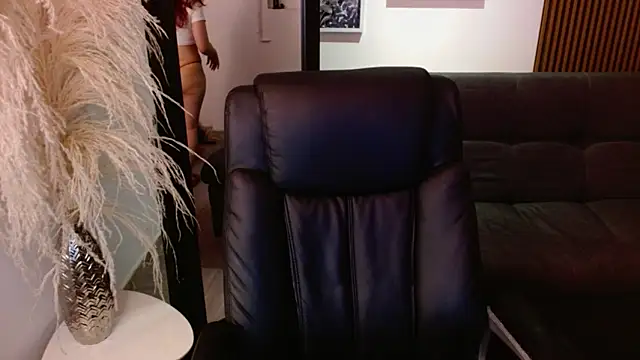 crimson tati  online show from January 11, 9:36 am