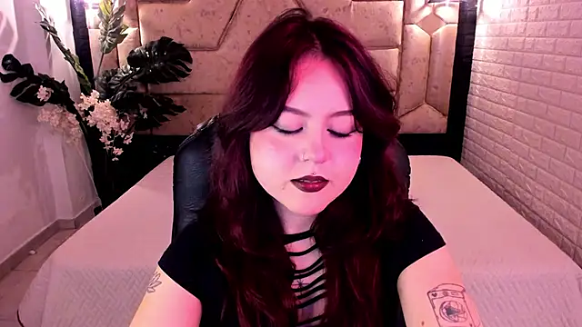 crimson tati  online show from May 2, 5:23 am