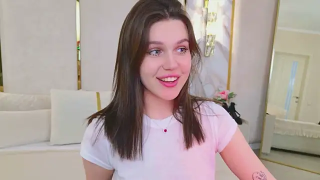 RihannaRose online show from April 19, 5:01 pm