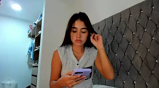 AriaMontgomery online show from December 19, 7:40 pm