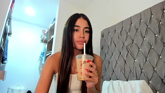 AriaMontgomery online show from December 22, 2:49 am