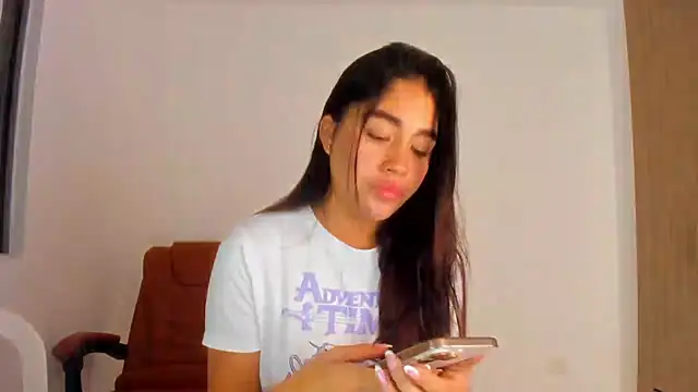 AriaMontgomery online show from March 18, 4:04 am