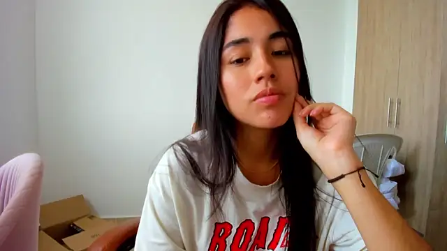 AriaMontgomery online show from April 18, 8:42 pm