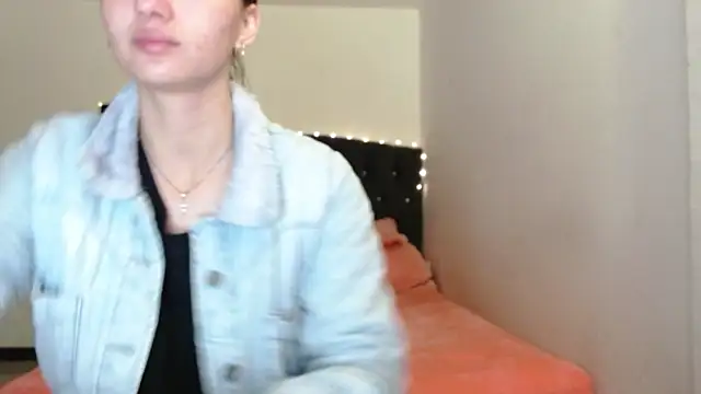 holy juli online show from March 26, 5:13 am