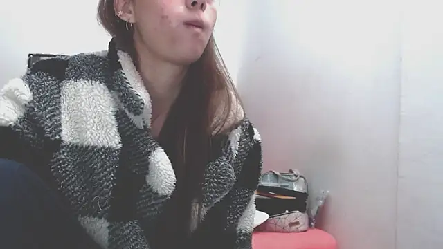 holy juli online show from April 9, 3:50 am