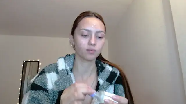 holy juli online show from April 15, 2:51 am