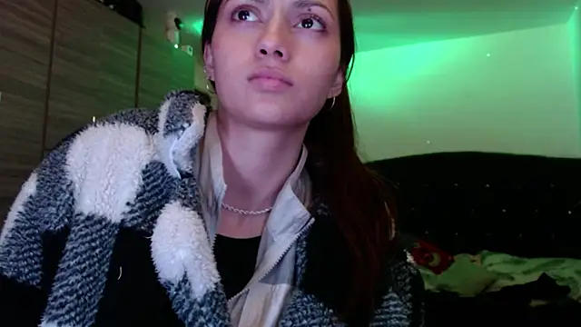 holy juli online show from June 10, 3:39 am