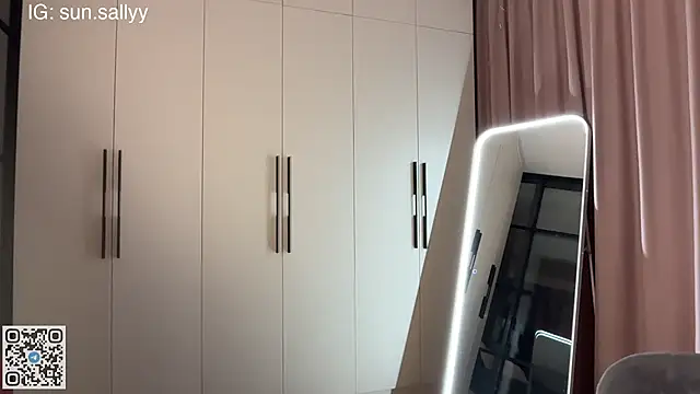 sunsally online show from April 2, 10:07 pm