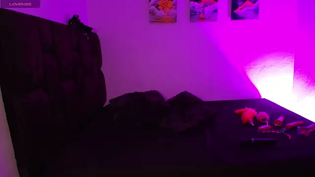 EmilySavvato online show from February 2, 3:43 am