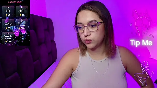 EmilySavvato online show from March 16, 3:25 am