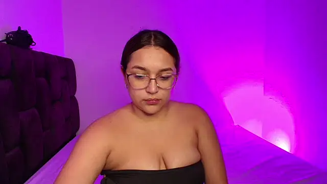 EmilySavvato online show from March 16, 10:20 pm