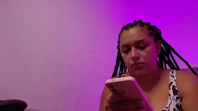 EmilySavvato online show from October 28, 10:01 pm