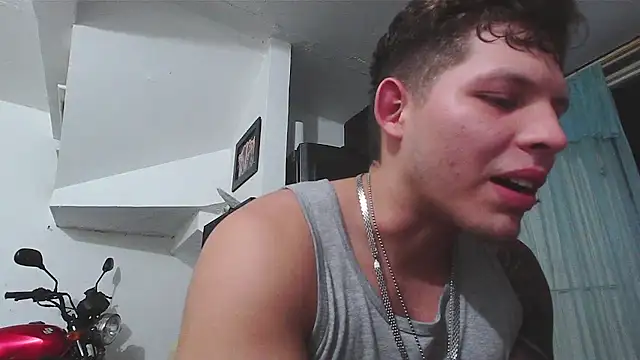 Snapshot of King_russo chatting on January 22, 10:59 pm King russo online show from January 22, 10:59 pm