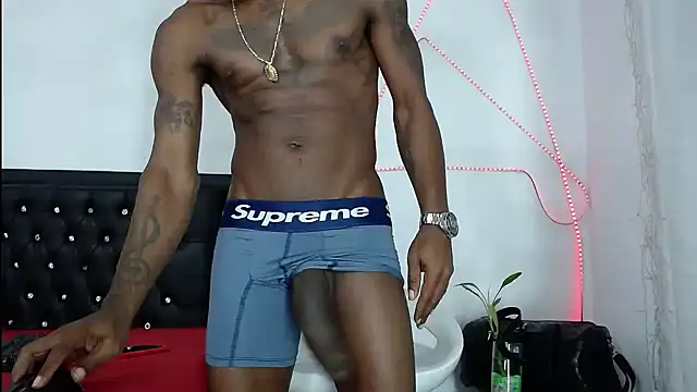 Snapshot of Damian_hart_24CM chatting on May 22, 2:44 pm Damian hart 24CM online show from May 22, 2:44 pm