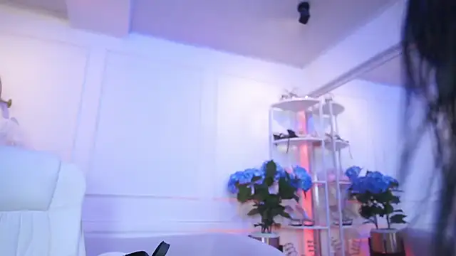 elasummer online show from February 13, 12:34 pm