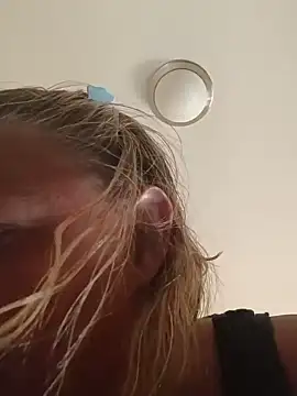 Snapshot of Playmate86 chatting on June 10, 11:03 pm Playmate86 online show from June 10, 11:03 pm
