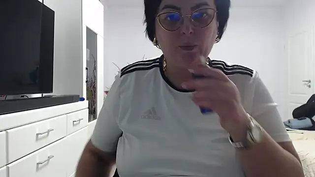 Amandamuller1982 online show from February 8, 6:55 pm