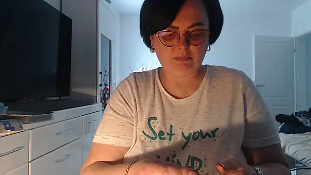 Amandamuller1982 online show from April 9, 9:15 am