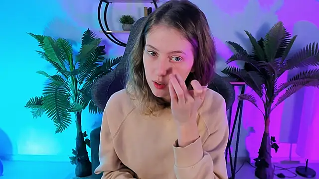 Snapshot of Sharon_Evansi chatting on December 12, 8:47 am Sharon Evansi online show from December 12, 8:47 am