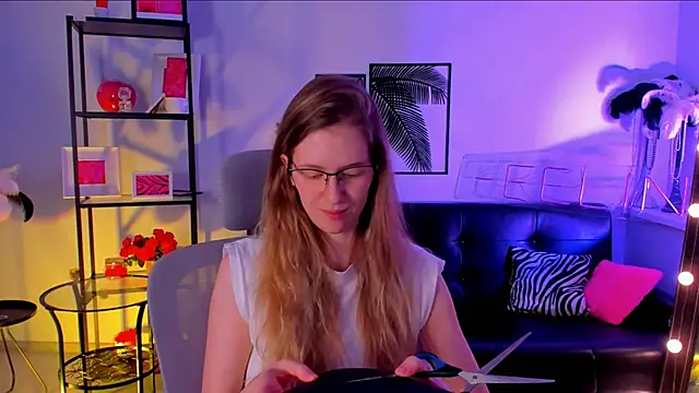 Snapshot of Sharon_Evansi chatting on March 14, 5:57 pm Sharon Evansi online show from March 14, 5:57 pm