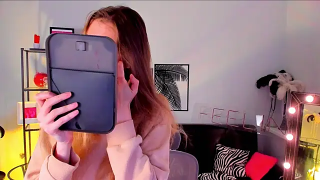 Snapshot of Sharon_Evansi chatting on March 15, 11:19 am Sharon Evansi online show from March 15, 11:19 am