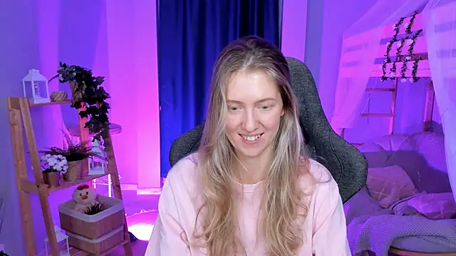 Sharon Evansi online show from March 7, 2:03 pm