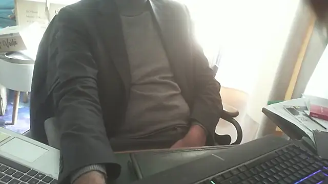 shyfrenchcock1 online show from March 3, 1:50 pm