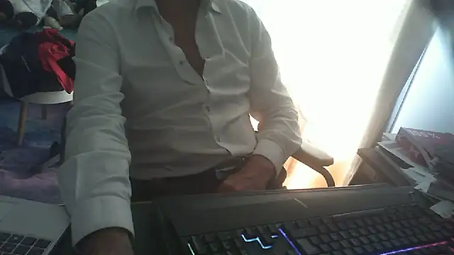 shyfrenchcock1 online show from June 12, 9:08 am