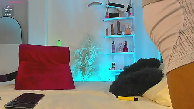 Duriel  online show from September 9, 4:50 pm