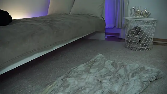 ZoeeZolton online show from February 11, 9:03 pm