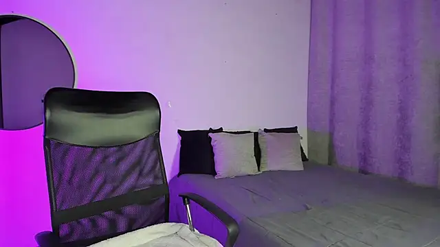 Snapshot of SaraMilf_69 chatting on February 17, 4:48 pm SaraMilf 69 online show from February 17, 4:48 pm